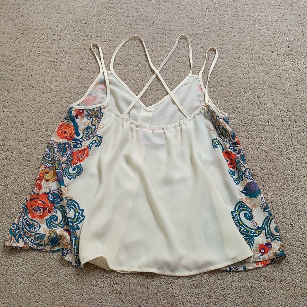 Beautiful Top - Picture 2 of 2